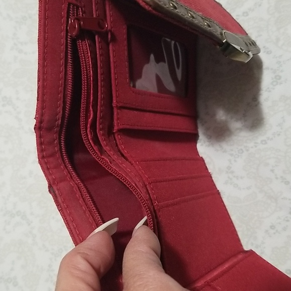 Elegant Red Wallet with Brown Accents - Picture 5 of 9